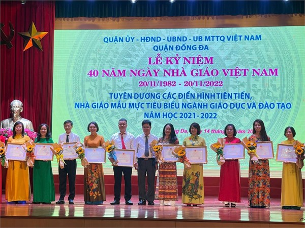 Trường THCS Láng Hạ đón nhận Bằng khen của Bộ giáo dục và Đào tạo