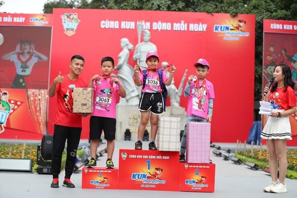 húc mừng học sinh Phạm Mạnh Hùng - lớp 3A1 - trường Tiểu học Lý Nam Đế đạt huy chương bạc giải chạy Kun Marathon Hà Nội do báo Vnexpress và sữa Kun tổ chức.