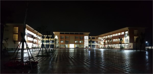 Hình ảnh đẹp về đêm của trường THPT Nguyễn Quốc Trinh.  