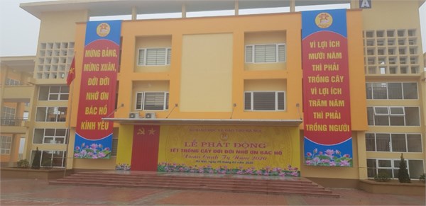 Tết trồng cây Trường THPT Nguyễn Quốc Trinh
