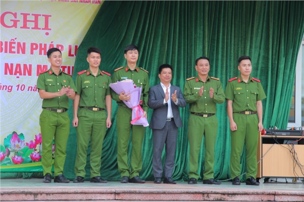 Tuyên truyền phổ biến pháp luật và tác hại của tệ nạn ma túy tại Trường THPT Nguyễn Quốc Trinh

