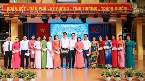 Một số hình ảnh lễ bế giảng năm học 2019-2020 trường THPT Trung Giã