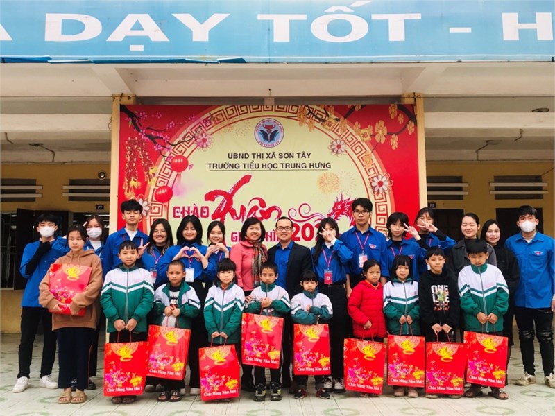 Đoàn thanh niên trường THPT Sơn Tây sôi nổi các hoạt động tương thân tương ái chào đón xuân Giáp Thìn 2024