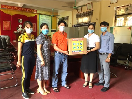 Học viện Nông nghiệp Việt nam đồng hành cùng trường THPT Hồng Thái phòng chống dịch Covid-19