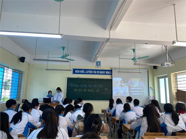 Trường THPT Sơn Tây tổ chức các hoạt động giáo dục kiến thức pháp luật và phòng tránh các tệ nạn xã hội năm 2022